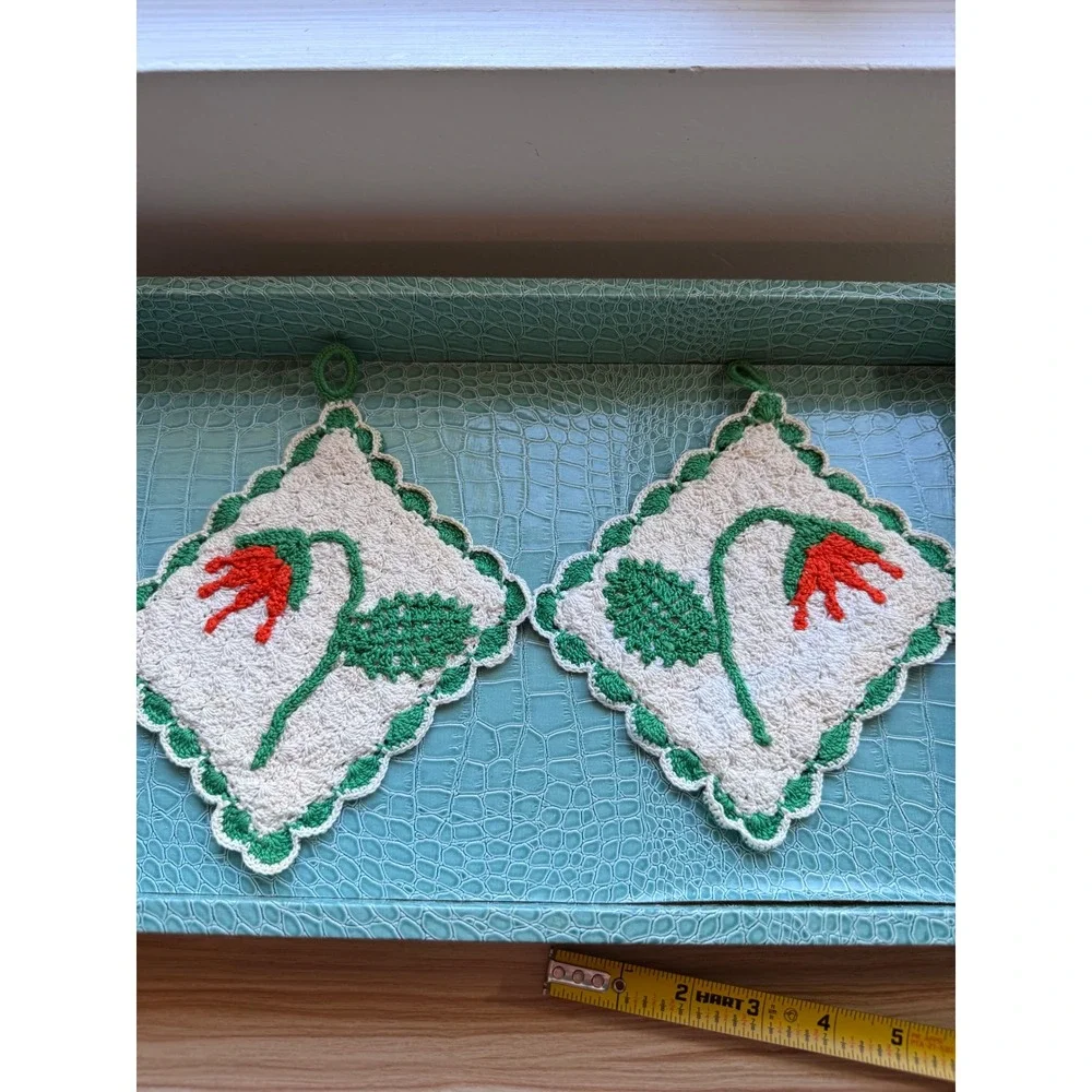 Vintage Handmade Crochet Potholders Set of 2 Red Green Floral Scalloped Square